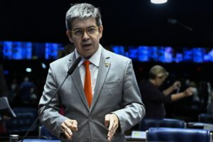 Governo e Alcolumbre tiram vetos fiscais da sessão do Congresso