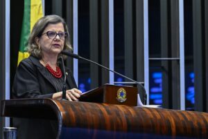 Alcolumbre adia PEC de R$ 30 bi após reunião com Teresa Leitão