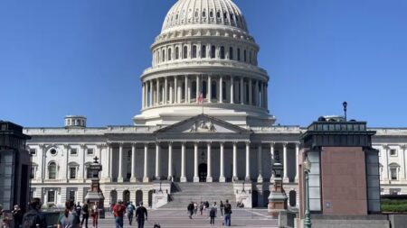 Congresso dos EUA aprova resolução simbólica para frear Trump na guerra com o Irã