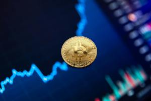 Bitcoin volta a US$ 66,8 mil com alívio no petróleo após acordo EUA-Irã