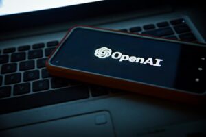 OpenAI consome US$ 3,7 bi em caixa e põe IPO de US$ 1 tri sob pressão