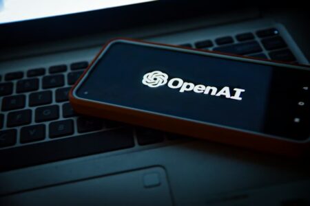 OpenAI consome US$ 3,7 bi em caixa e põe IPO de US$ 1 tri sob pressão