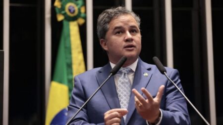 Efraim põe Queiroga na chapa e negocia Senado com Novo