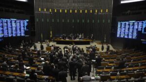 Câmara aprova parcelamento de dívidas de partidos com prestações 40% menores