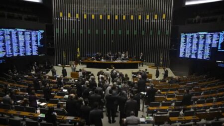 Câmara aprova parcelamento de dívidas de partidos com prestações 40% menores