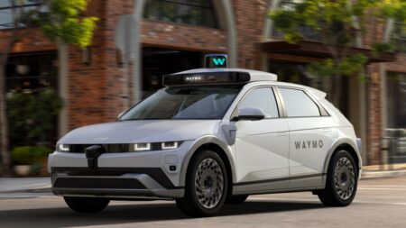Waymo recolhe 3.871 robotáxis após falha em zonas de obras nos EUA