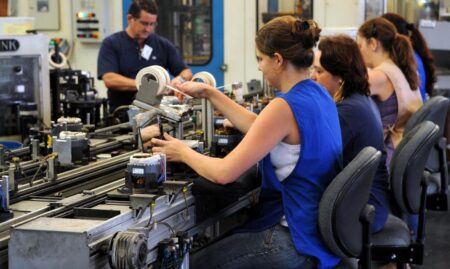 Governo veta contrato de primeiro emprego para jovens de 18 a 29 anos