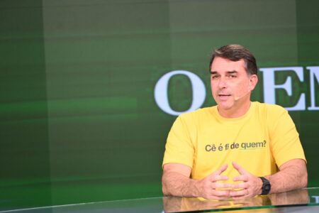 Flávio compara Jair a Pelé e busca diferenciação para 2026