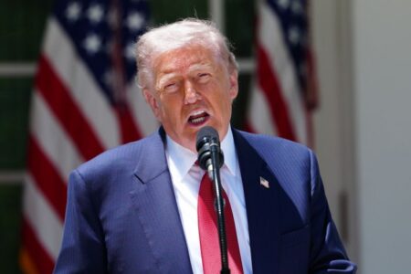 León XIV inicia visita à Espanha após rejeitar fala de Trump