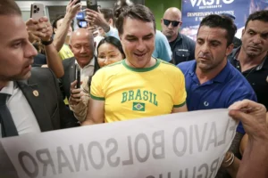 Flávio diz que pediu a Trump para poupar empresas do Brasil