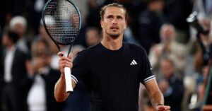 Zverev vence Mensik e garante final de Roland Garros no domingo