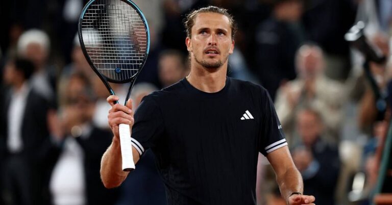 Zverev vence Mensik e garante final de Roland Garros no domingo