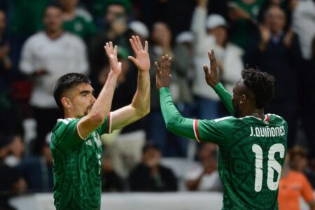 México goleia Sérvia e fecha amistoso com impulso para a Copa