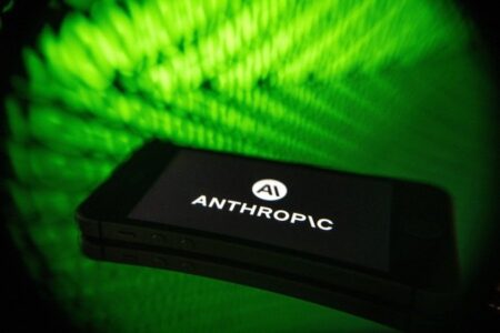 Anthropic pede pausa global em IA e acirra debate regulatório