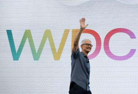 A nova Siri chegou com Gemini e custou US$ 1 bi/ano — Tim Cook se despede entregando o prometido