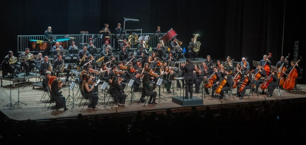 Teatro Municipal Dr. Losso Netto recebe concerto gratuito da Orquestra Educacional de Piracicaba