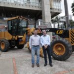 Piracicaba recebe do Governo do Estado de SP nova motoniveladora que reforçará manutenção de estradas rurais