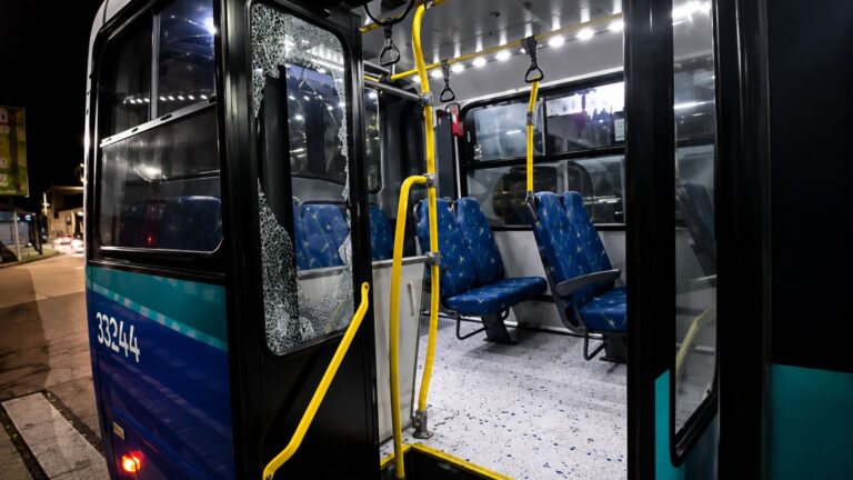 Ônibus é atingido com pedra enquanto seguia para o Centro de Piracicaba