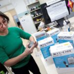 Entrega de 1.500 glicosímetros em Piracicaba expõe fila por aparelho que o SUS garante desde 2006