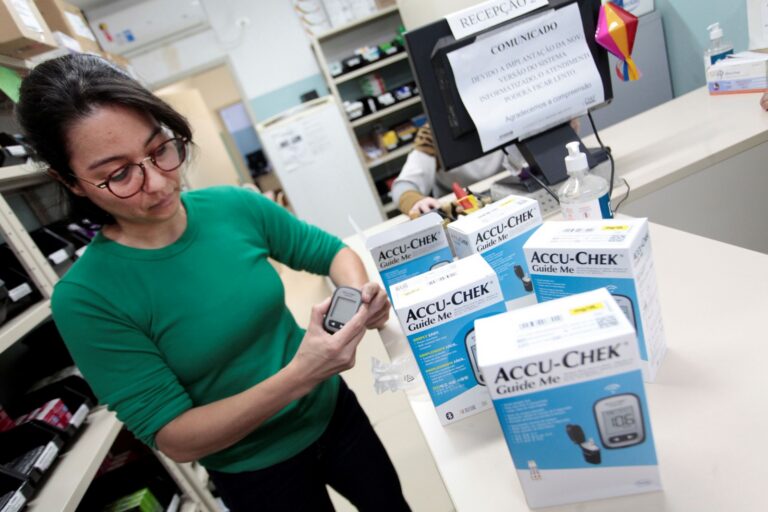 Farmácias municipais realizam entrega agendada de glicosímetros para pacientes com diabetes em Piracicaba