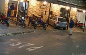Motorista bêbado invade pizzaria, mata cliente atropelado e deixa outros feridos