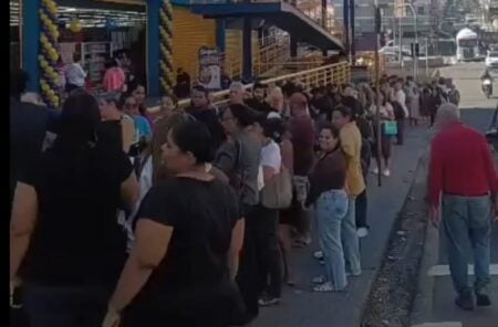 Filas enormes chamam atenção após inauguração de loja no Centro de Piracicaba