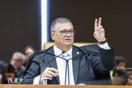Dino homologa plano da CVM e cobra medidas contra paralisia após caso Master