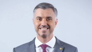 Marchese, o mais jovem a comandar Crea-SP e Confea, bate recorde de 84,8 mil votos e é reeleito para mais três anos