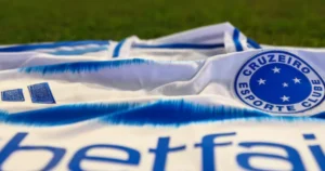Cruzeiro anuncia Gabriel Pec, e atacante estreia com pênalti perdido em amistoso