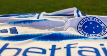 Cruzeiro anuncia Gabriel Pec, e atacante estreia com pênalti perdido em amistoso