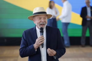 Lula rejeita guerra com EUA e promete ‘guerra da verdade’ contra Trump