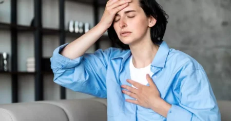 SBHCI alerta: infarto em mulheres após menopausa pode não causar dor no peito