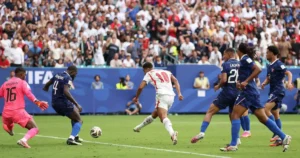 Inglaterra vence França por 6 a 4 e fica com 3º lugar; Mbappé bate recorde