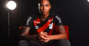 Athletico contrata Dantas até 2026 sob pendência de suspensão por doping
