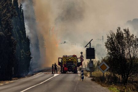 Incêndio florestal na França atinge 4.500 hectares e força evacuação de 10 mil