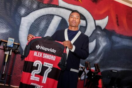 Flamengo renova com Alex Sandro até 2027 e mantém lateral experiente