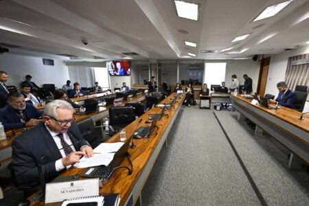 Comissão do Senado aprova contratação de usinas que pode custar até R$ 1,5 tri