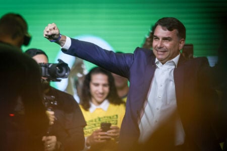 PL oficializa Flávio à Presidência com endosso de Tarcísio