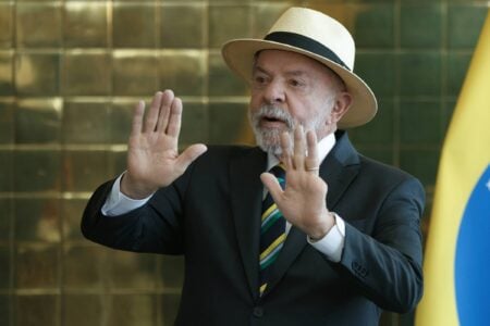 Governo Lula teme interferência externa nas redes após Trump e Milei apoiarem Flávio Bolsonaro