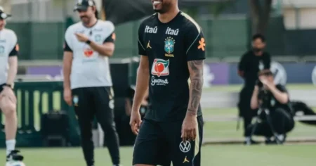 Manchester United fecha Andrey Santos por R$ 344 milhões
