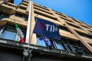Conselho da Telecom Italia aprova oferta de €10,8 bi da estatal Poste; TIM Brasil pode ter novo controle