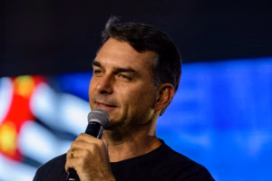 Moraes marca depoimento de Flávio Bolsonaro para 28 de julho