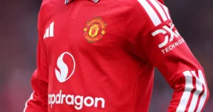 Manchester United anuncia Andrey Santos, ex-Vasco, por R$ 329 milhões
