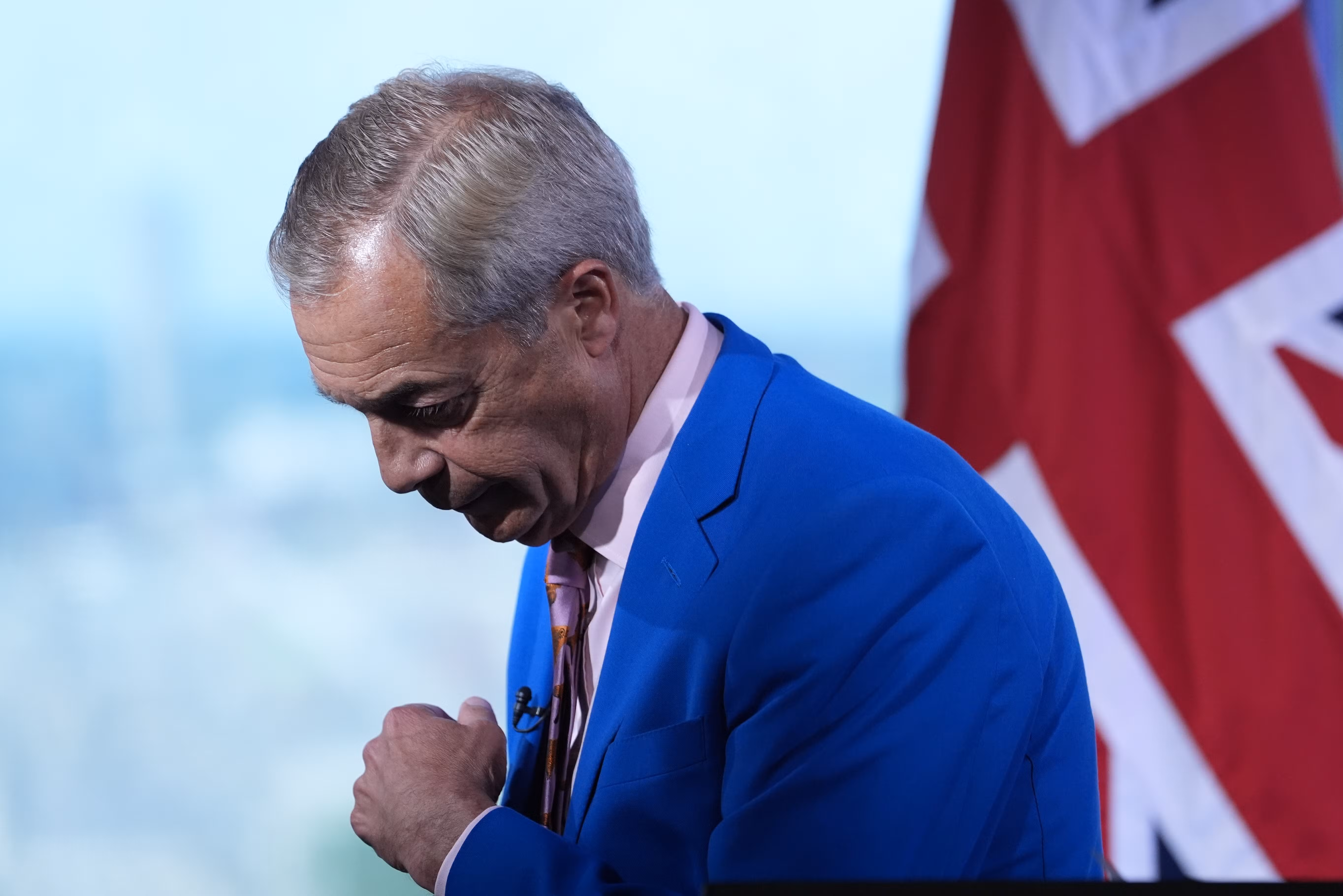 Nigel Farage deixa Parlamento para disputar eleição suplementar no Reino Unido