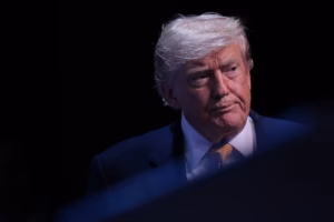 Trump alega acordo nuclear com Irã antes de ataque; Centcom nega bloqueio do Ormuz