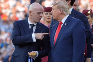 Trump é vaiado ao entrar em campo para premiação da final da Copa do Mundo nos EUA