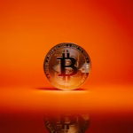 Bitcoin volta a US$ 62 mil com mercado à espera de juros menores nos EUA