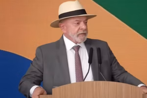 Lula sanciona lei do complexo da saúde e chama ex-ministros de Bolsonaro de ‘mequetrefes’