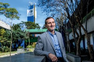 Carrefour fatura R$ 123,6 bi em 2025 e amplia liderança no atacarejo