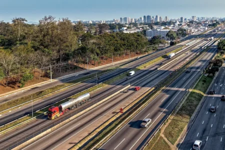 Senado aprova MP do Frete sem piso de R$ 5 mil para caminhoneiros CLT